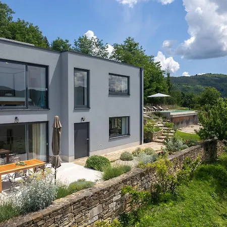 Majestic Eye * 莫托文