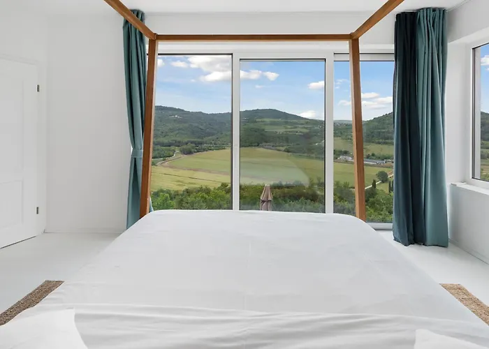 Majestic Eye Villa
